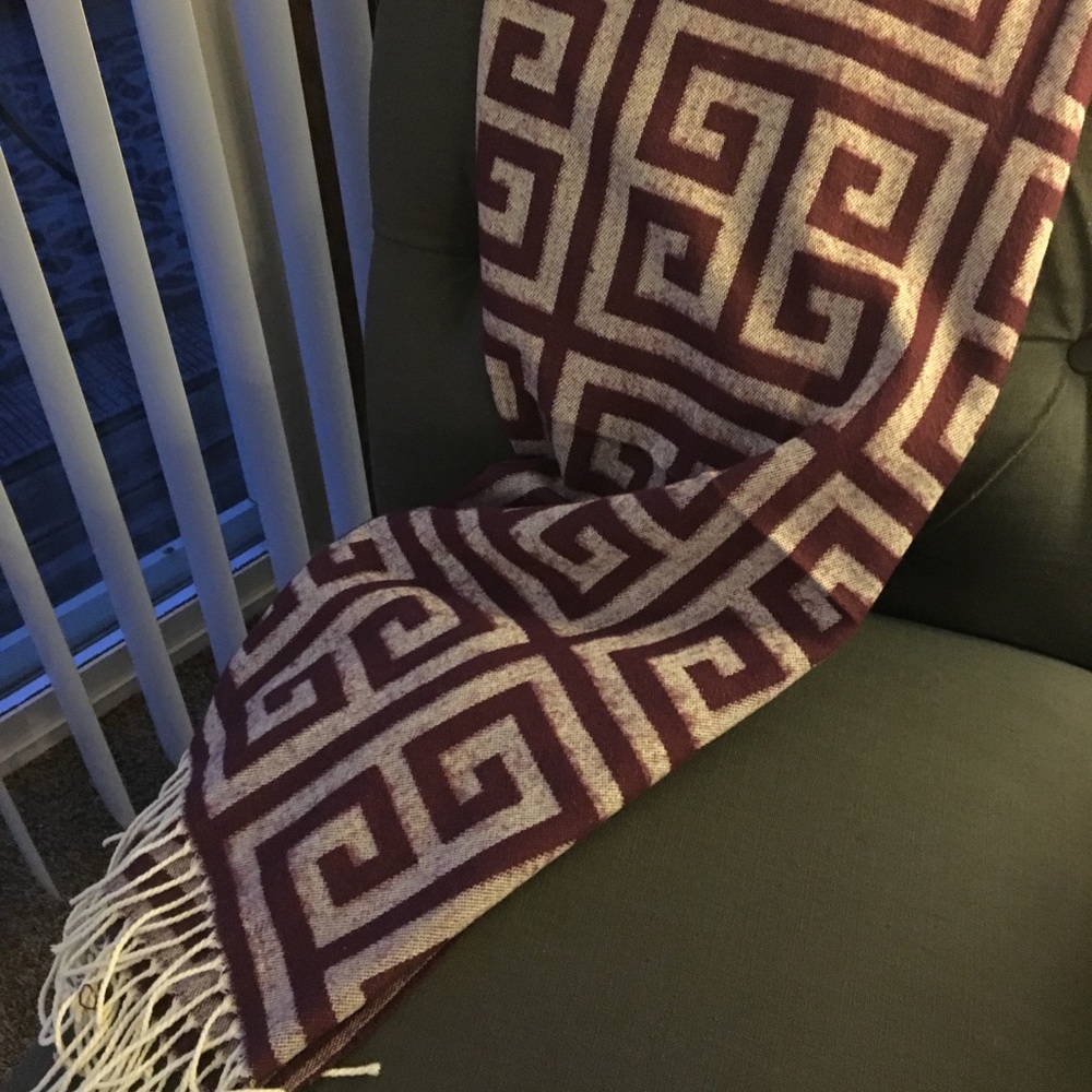 Purple geometric throw blanket